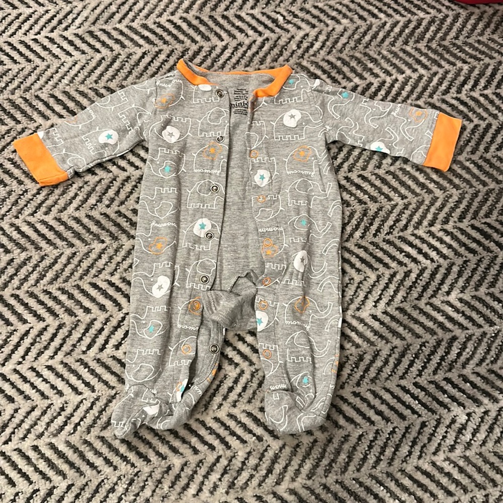 🏡Newborn onsie with footies long sleeve